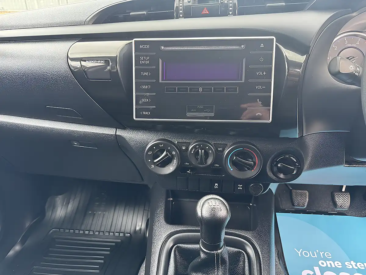 Used 2019 Toyota Hilux Active Double Cab White - Interior and Exterior details 19
