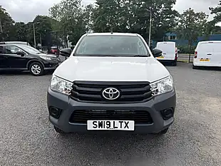 Used 2019 Toyota Hilux Active Double Cab White - Interior and Exterior details 3