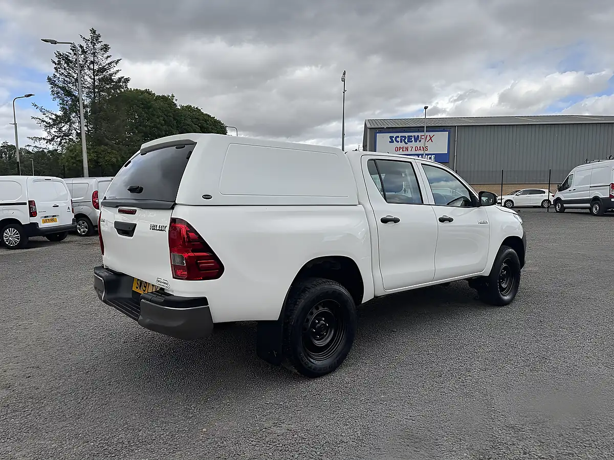 Used 2019 Toyota Hilux Active Double Cab White - Interior and Exterior details 6
