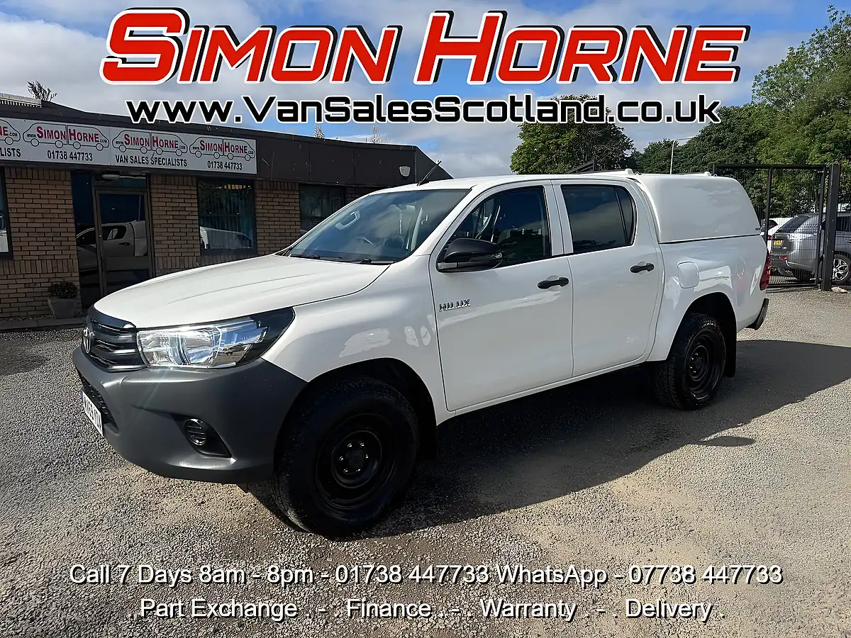 Used 2019 Toyota Hilux Active Double Cab White - Front View