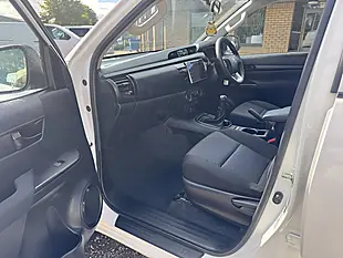 Used 2019 Toyota Hilux Active Double Cab White - Interior and Exterior details 10