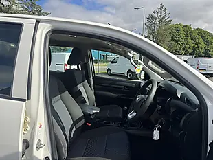 Used 2019 Toyota Hilux Active Double Cab White - Interior and Exterior details 18