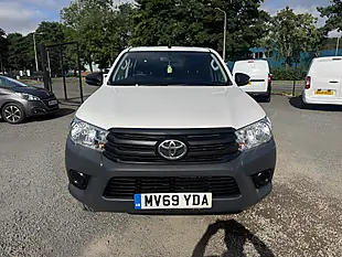 Used 2019 Toyota Hilux Active Double Cab White - Interior and Exterior details 2