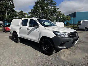 Used 2019 Toyota Hilux Active Double Cab White - Interior and Exterior details 3