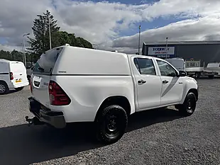 Used 2019 Toyota Hilux Active Double Cab White - Interior and Exterior details 5