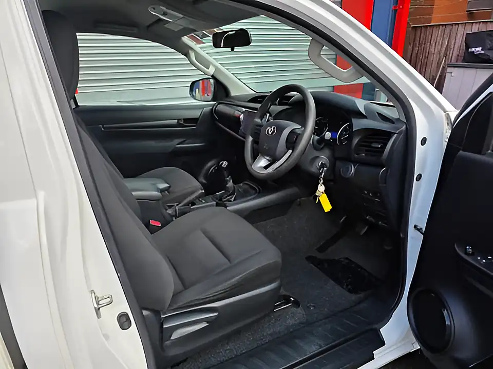 Used 2019 Toyota Hilux Active White - Interior and Exterior details 12