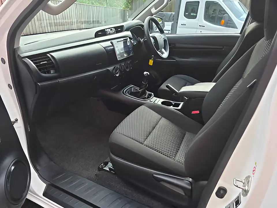 Used 2019 Toyota Hilux Active White - Interior and Exterior details 13