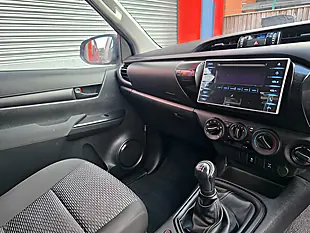 Used 2019 Toyota Hilux Active White - Interior and Exterior details 14