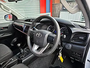 Used 2019 Toyota Hilux Active White - Interior and Exterior details 15