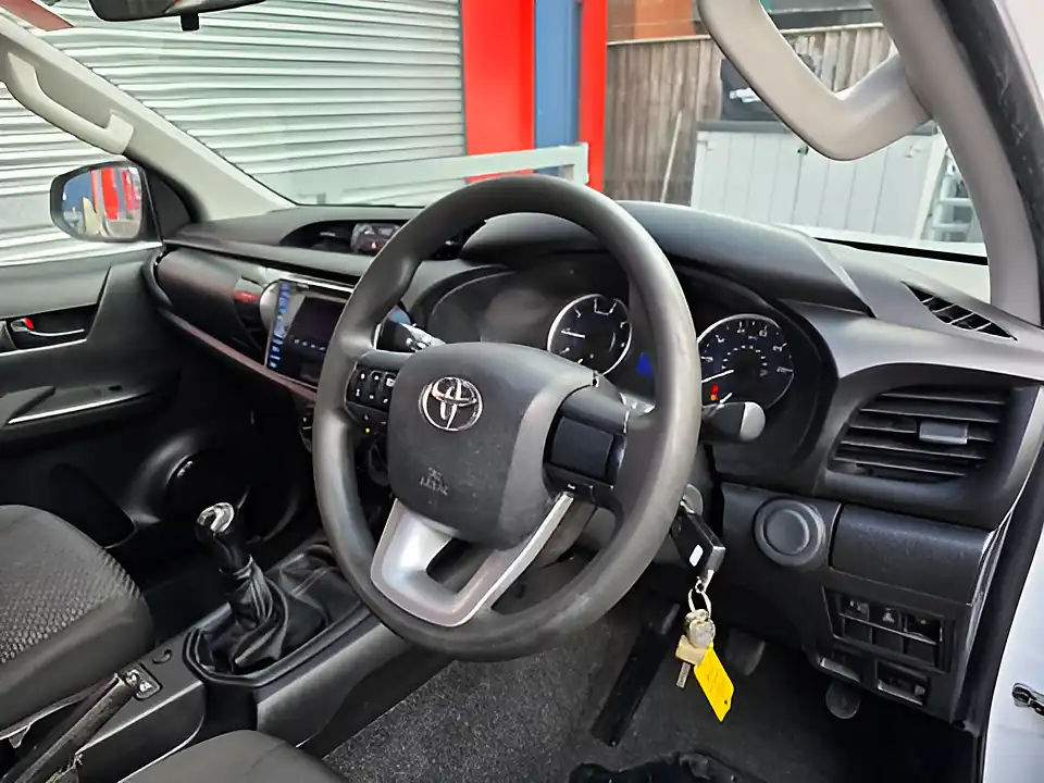 Used 2019 Toyota Hilux Active White - Interior and Exterior details 15