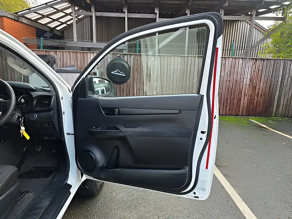 Used 2019 Toyota Hilux Active White - Interior and Exterior details 16