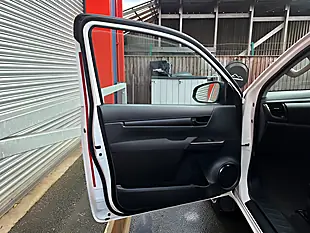 Used 2019 Toyota Hilux Active White - Interior and Exterior details 17