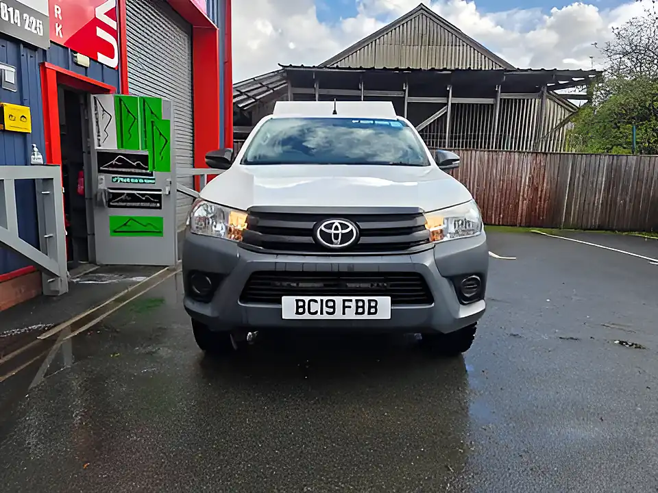 Used 2019 Toyota Hilux Active White - Interior and Exterior details 2