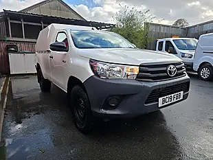 Used 2019 Toyota Hilux Active White - Interior and Exterior details 3