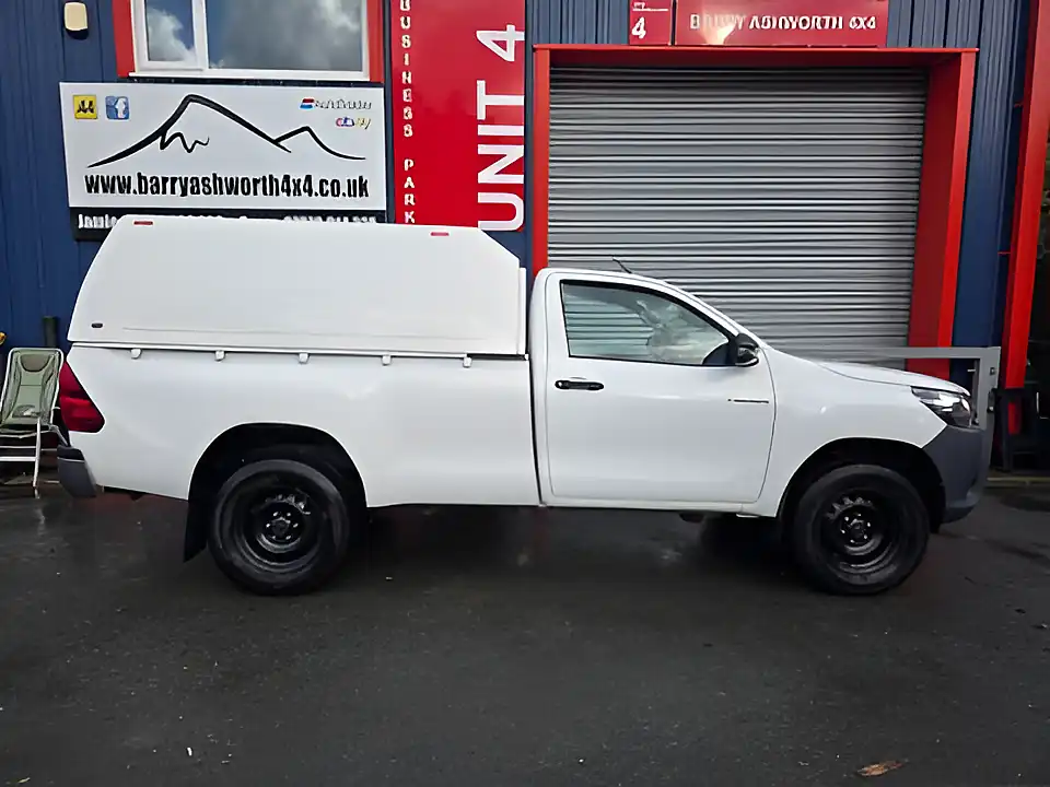 Used 2019 Toyota Hilux Active White - Interior and Exterior details 4