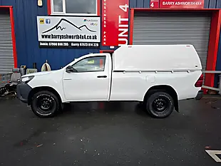 Used 2019 Toyota Hilux Active White - Interior and Exterior details 5