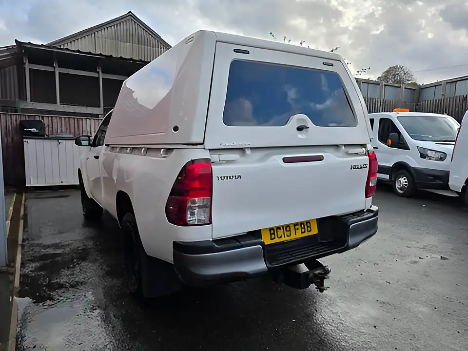 Used 2019 Toyota Hilux Active White - Interior and Exterior details 6