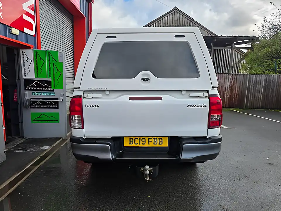Used 2019 Toyota Hilux Active White - Interior and Exterior details 7