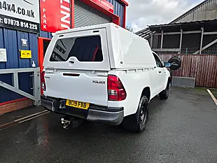 Used 2019 Toyota Hilux Active White - Interior and Exterior details 8