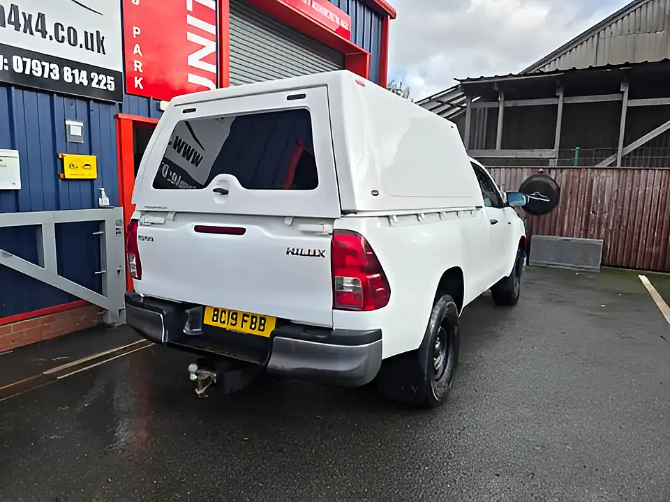 Used 2019 Toyota Hilux Active White - Interior and Exterior details 8