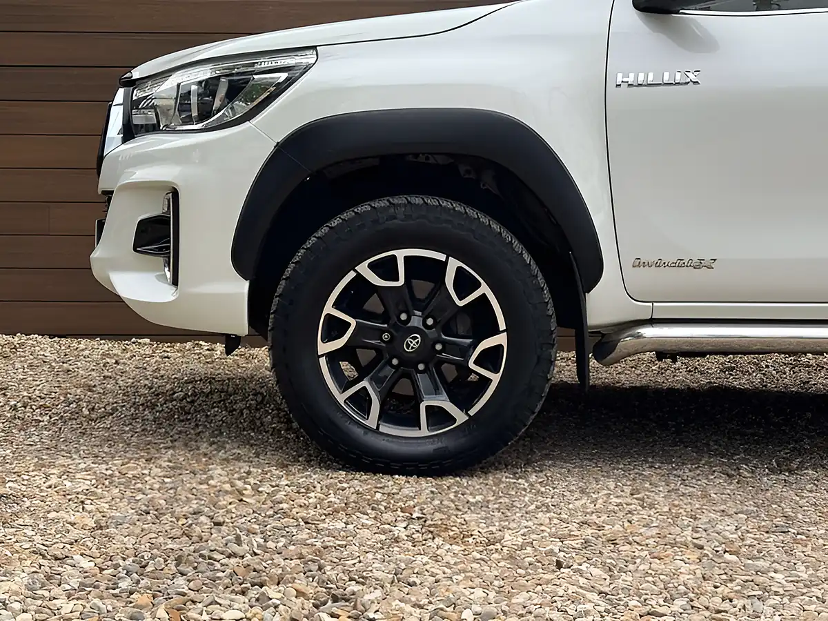 Used 2019 Toyota Hilux Hi-Luxury Invincible X White - Interior and Exterior details 10