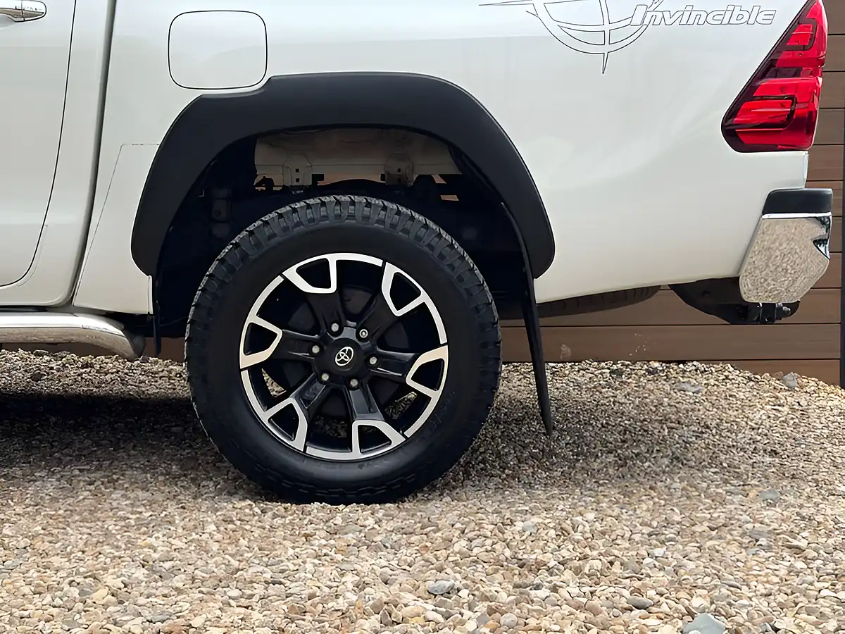 Used 2019 Toyota Hilux Hi-Luxury Invincible X White - Interior and Exterior details 12