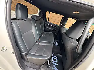 Used 2019 Toyota Hilux Hi-Luxury Invincible X White - Interior and Exterior details 15