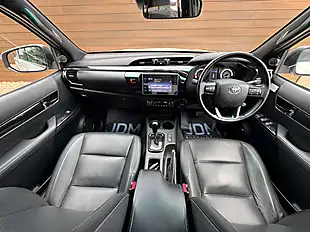 Used 2019 Toyota Hilux Hi-Luxury Invincible X White - Interior and Exterior details 17