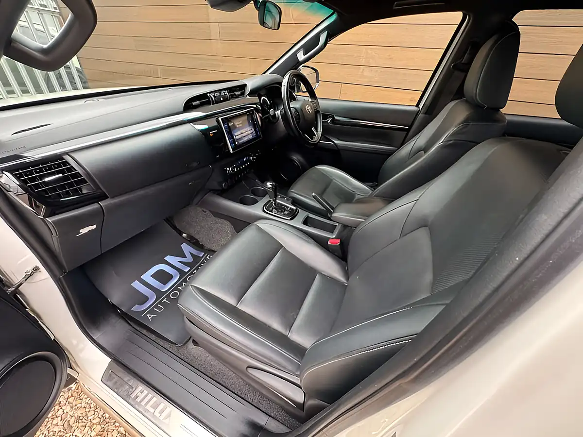 Used 2019 Toyota Hilux Hi-Luxury Invincible X White - Interior and Exterior details 19