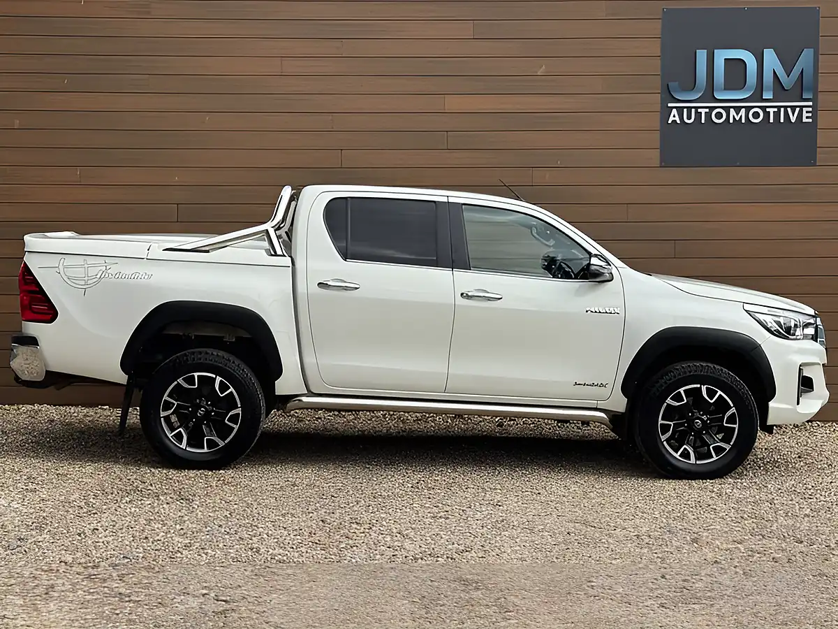Used 2019 Toyota Hilux Hi-Luxury Invincible X White - Interior and Exterior details 2