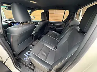Used 2019 Toyota Hilux Hi-Luxury Invincible X White - Interior and Exterior details 20