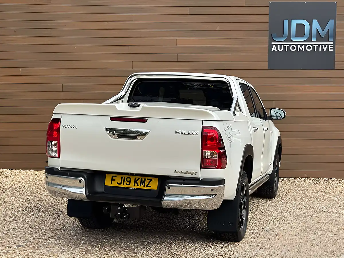Used 2019 Toyota Hilux Hi-Luxury Invincible X White - Interior and Exterior details 3