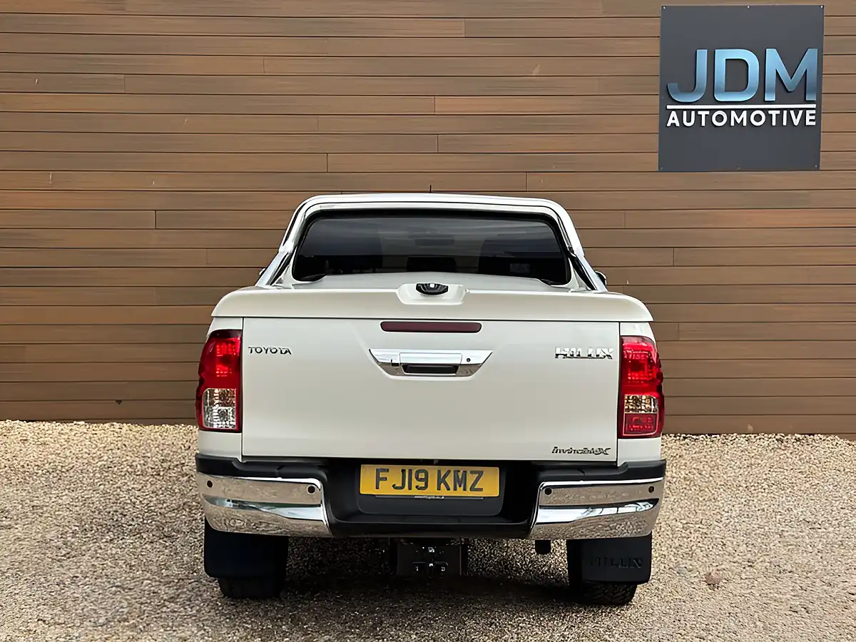 Used 2019 Toyota Hilux Hi-Luxury Invincible X White - Interior and Exterior details 4