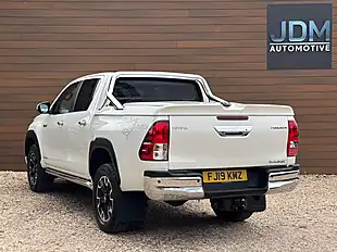 Used 2019 Toyota Hilux Hi-Luxury Invincible X White - Interior and Exterior details 6