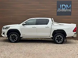 Used 2019 Toyota Hilux Hi-Luxury Invincible X White - Interior and Exterior details 7