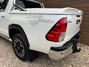 Used 2019 Toyota Hilux Hi-Luxury Invincible X White - Interior and Exterior details 9