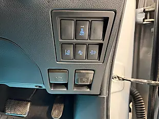 Used 2019 Toyota Hilux Invincible Silver Blade - Interior and Exterior details 17