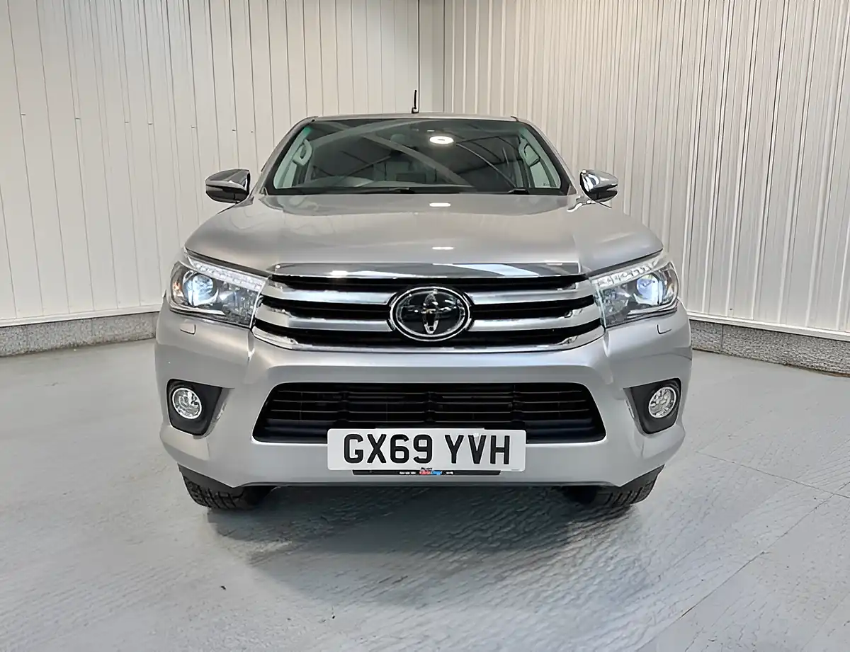 Used 2019 Toyota Hilux Invincible Silver Blade - Interior and Exterior details 2