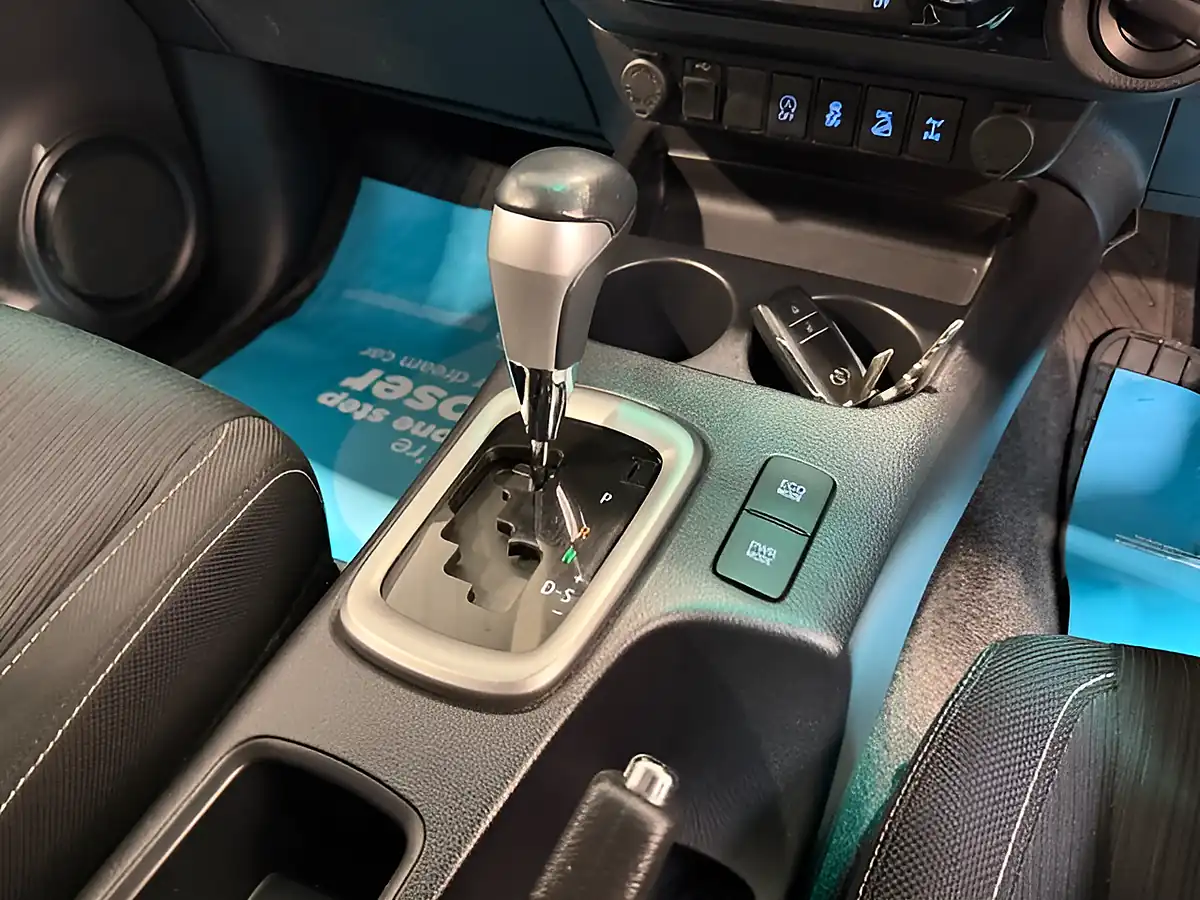 Used 2019 Toyota Hilux Invincible Silver Blade - Interior and Exterior details 20