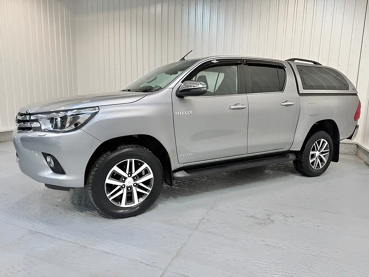 Used 2019 Toyota Hilux Invincible Silver Blade - Interior and Exterior details 3