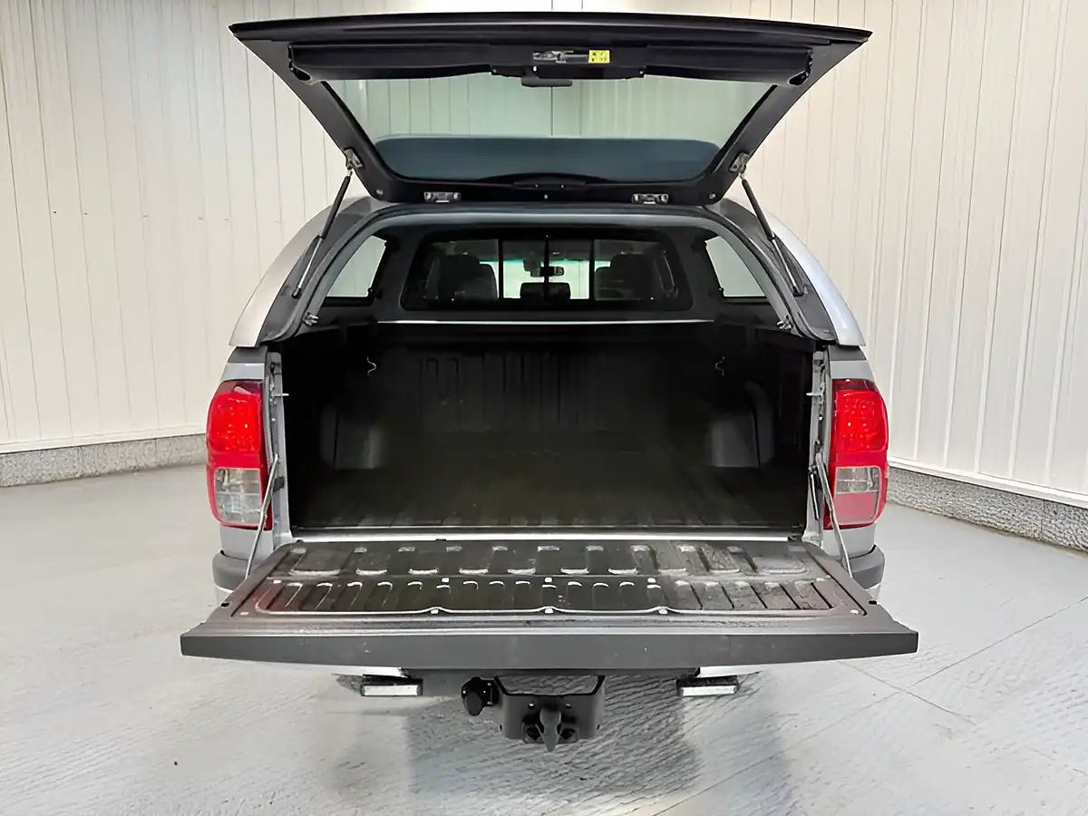 Used 2019 Toyota Hilux Invincible Silver Blade - Interior and Exterior details 9