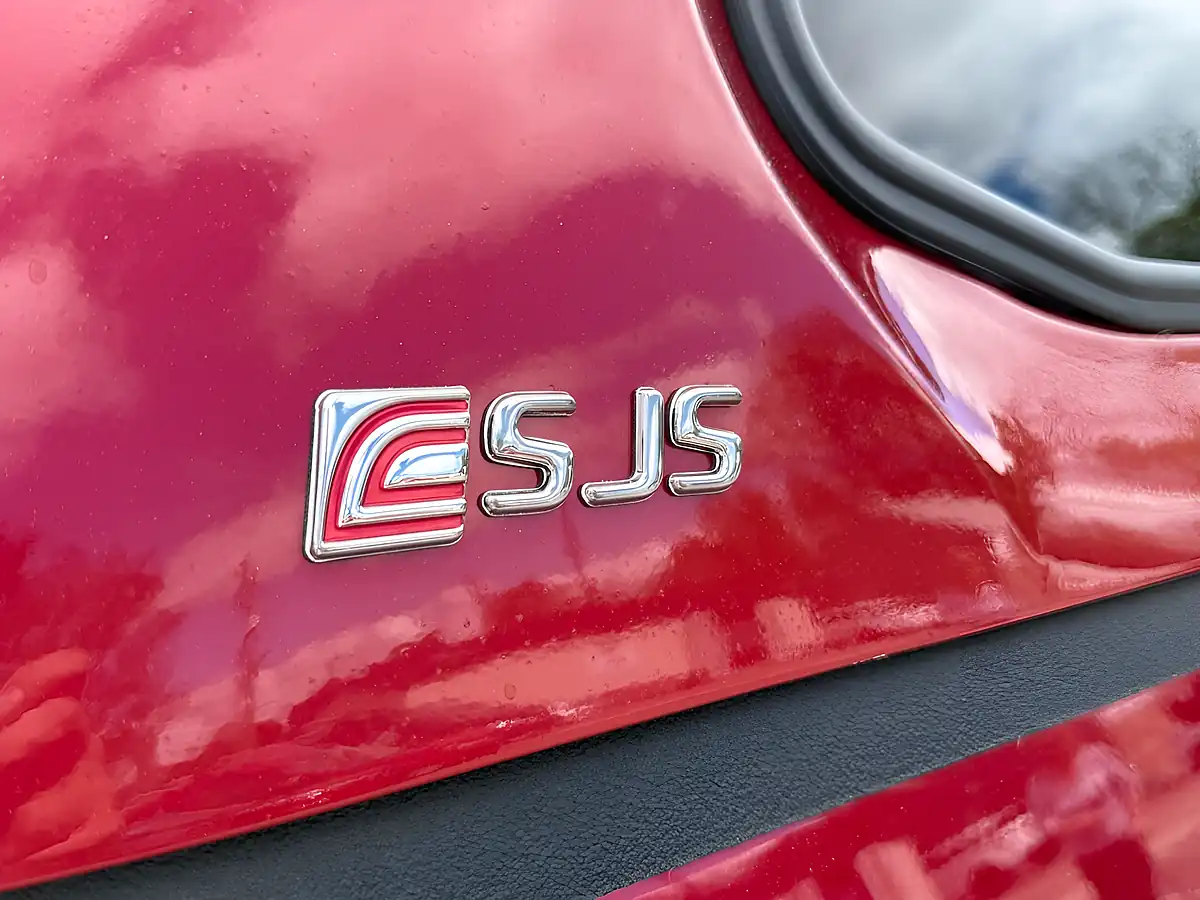 Used 2019 Toyota Hilux Invincible X Crimson Spark Red - Interior and Exterior details 16
