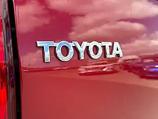 Used 2019 Toyota Hilux Invincible X Crimson Spark Red - Interior and Exterior details 17