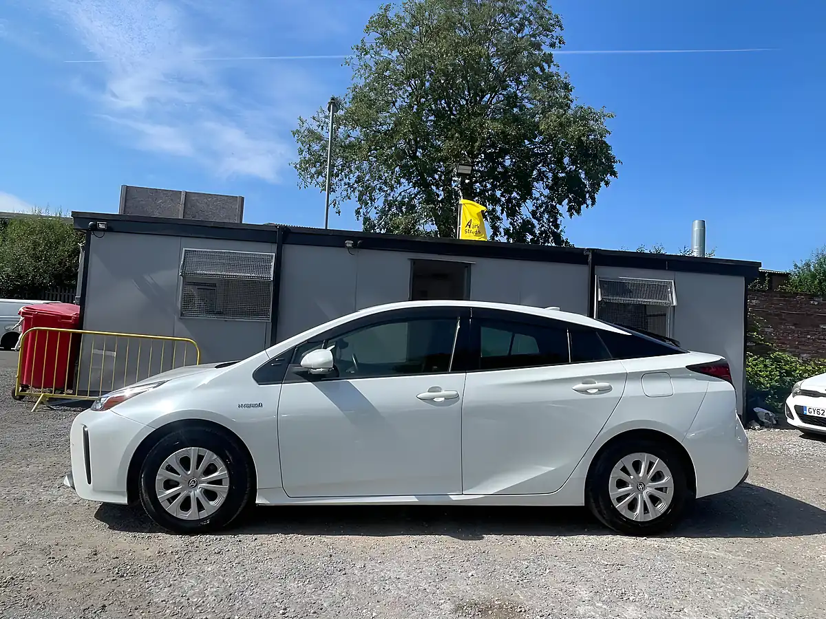 Used 2019 Toyota Prius Active White - Interior and Exterior details 4