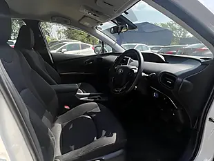 Used 2019 Toyota Prius Active White - Interior and Exterior details 9
