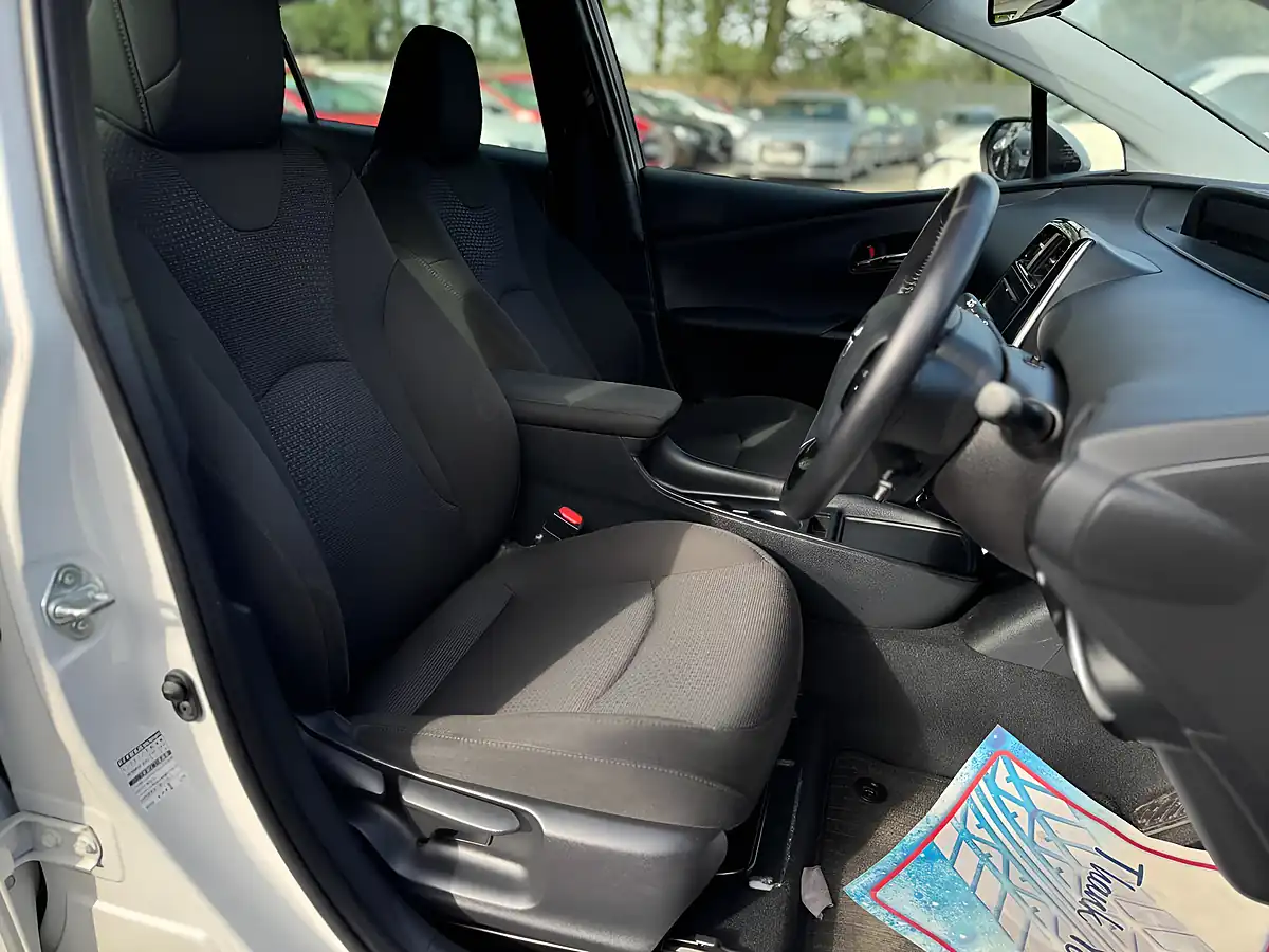 Used 2019 Toyota Prius Active White - Interior and Exterior details 10
