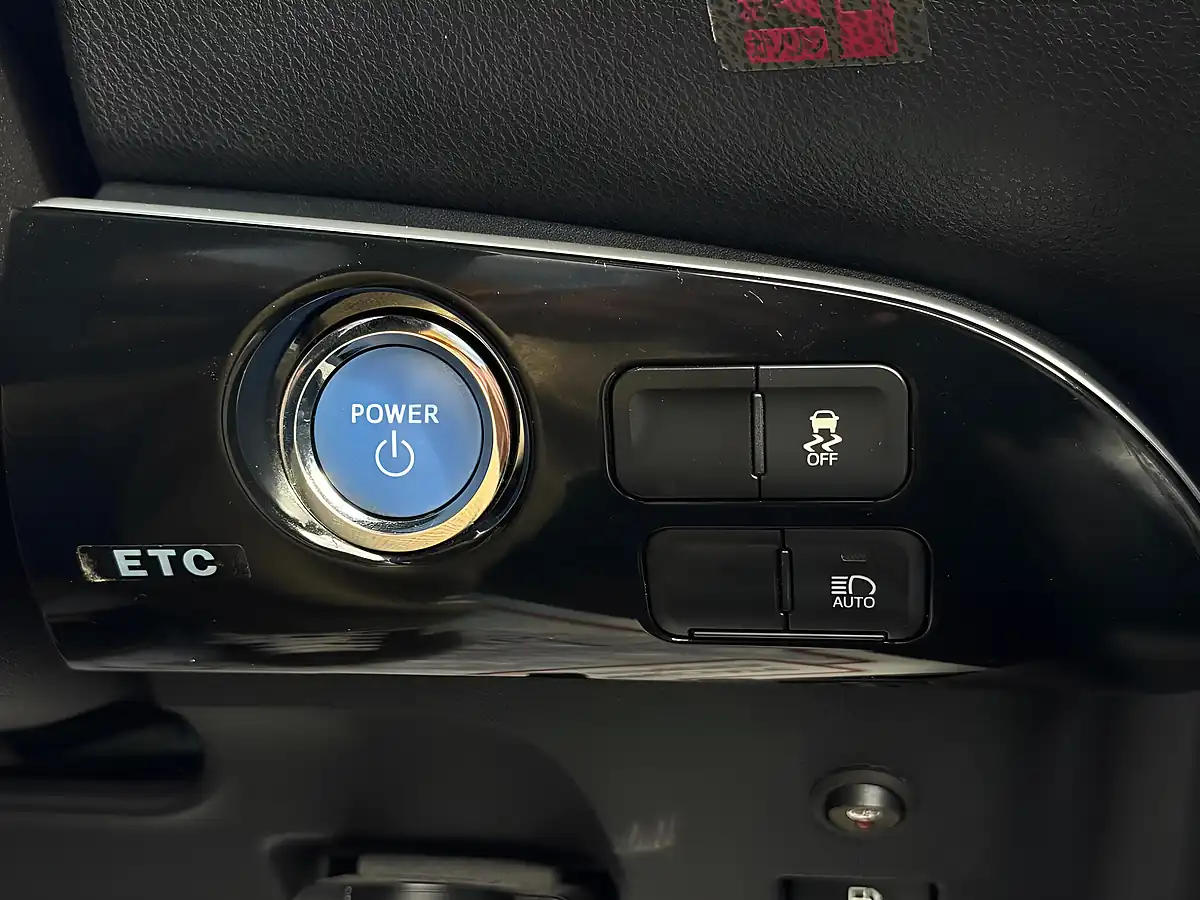 Used 2019 Toyota Prius Active White - Interior and Exterior details 20