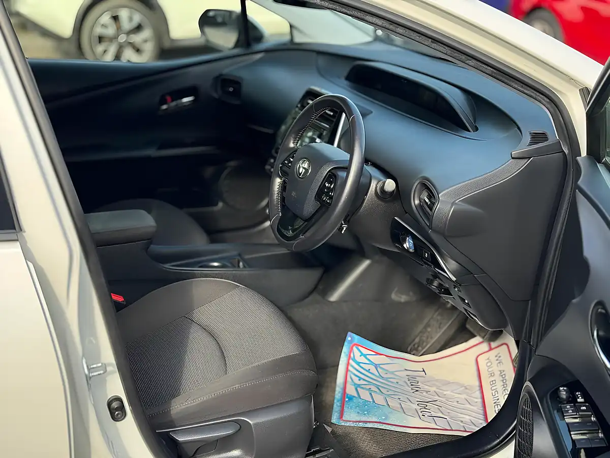 Used 2019 Toyota Prius Active White - Interior and Exterior details 9