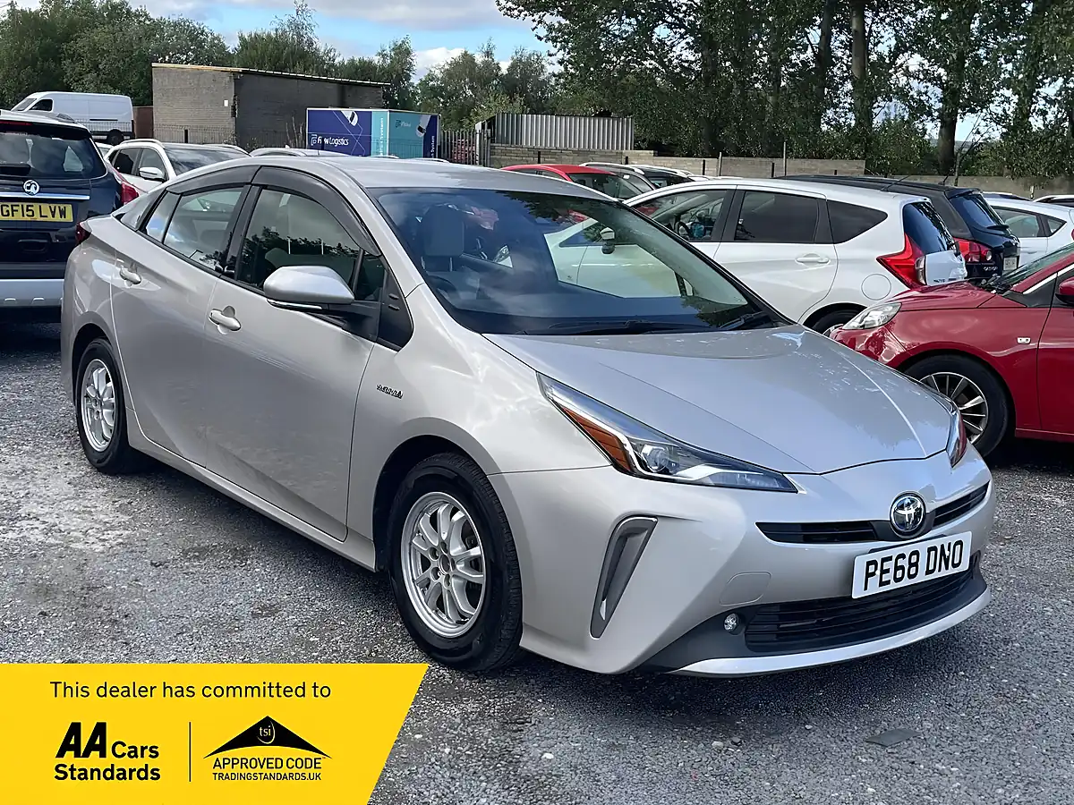 Used 2019 Toyota Prius Beige - Front View