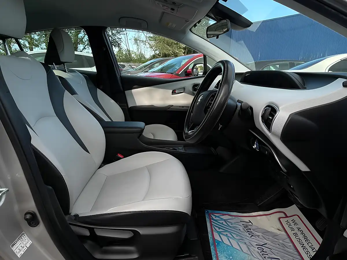 Used 2019 Toyota Prius Beige - Interior and Exterior details 10